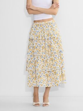 NWT Aritzia Wilfred High-rise tiered maxi skirt Volume Skirt
Size M